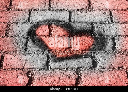 Steine mit Herzen, Moosen und Flechten darauf Stockfoto