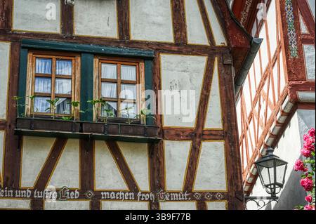 Historische Fachwerkfassaden in der Altstadt von Bacharach Stockfoto