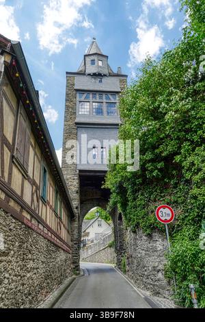 Historischer Stadtturm im Malerwinkel in Bacharach Stockfoto