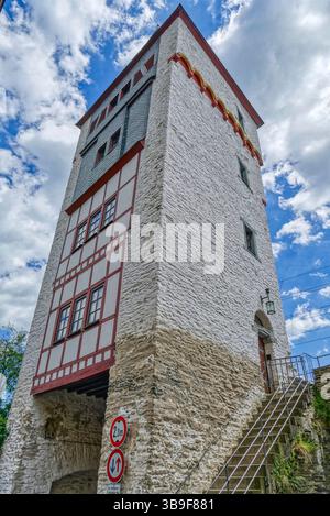 Historischer Turm in der Altstadt von Bacharach Stockfoto