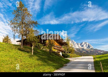 Tiroler Haus vor dem Wilden Kaiser, Going, Tirol, Österreich Stockfoto