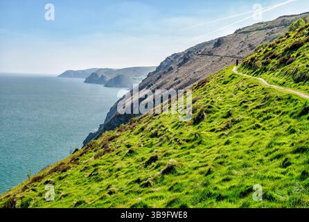 Blick entlang der North Devon Coast in Richtung Lynton vom South West Coast Path in Heddons Mouth - Devon UK Stockfoto
