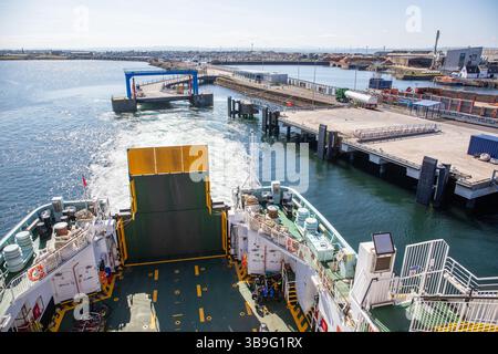 MV Glen Sannox Segeln von Troon, Ayrshire MV Glen Sannox ist eine Auto- und Passagierfähre, die von Troon Pier aus gezeigt wird Stockfoto