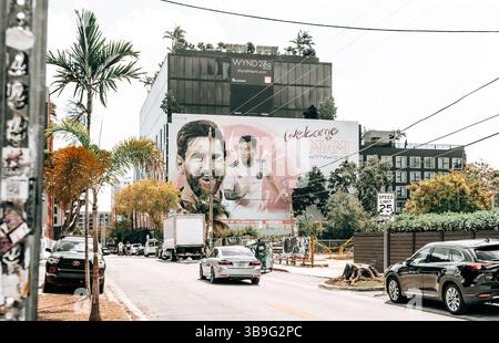 Miami, Florida, USA - 16. April 2025: Ein großes Wandbild im Miamis Stadtteil Wynwood zeigt Fußballstar Lionel Messi in einem Inter Miami Trikot. Stockfoto