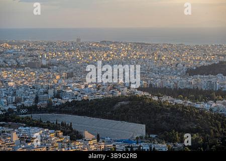Athen, Griechenland, Europa. Blick auf das Panathinaiko-Stadion vom Lycabettus-Hügel Stockfoto