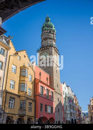 Herzog-Friedrich-Straße, Stadtturm, Innsbruck, Altstadt, Tirol, Österreich, Alpen, Europa Stockfoto