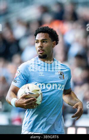 9. Mai 2025; Coventry Building Society Arena, Coventry, England; EFL Championship Play Off First Leg, Coventry City gegen Sunderland; Milan van Ewijk von Coventry Stockfoto