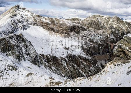Am Anfang der Via Alta della Verzasca in den Lepontinischen Alpen, Bellinzona, Tessin, Schweiz Stockfoto