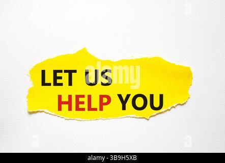 Lassen Sie uns Ihnen helfen Symbol. Gerissenes gelbes Papier mit Worten Lassen Sie uns Ihnen helfen. Schöner weißer Hintergrund. Und lassen Sie sich von uns bei der Konzeption unterstützen. Kopierbereich. Stockfoto