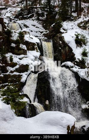 Triberg Wasserfälle im Winter, Deutschlands höchste Wasserfälle in Triberg, Baden-Württemberg, Deutschland Stockfoto