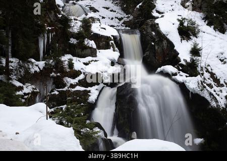 Triberg Wasserfälle im Winter, Deutschlands höchste Wasserfälle in Triberg, Baden-Württemberg, Deutschland Stockfoto