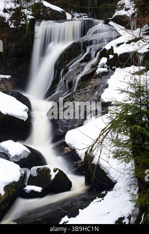 Triberg Wasserfälle im Winter, Deutschlands höchste Wasserfälle in Triberg, Baden-Württemberg, Deutschland Stockfoto