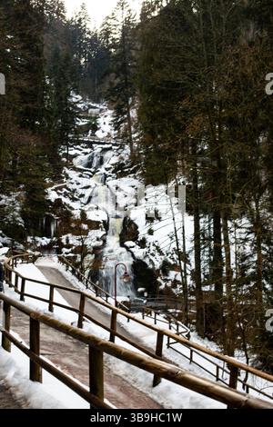 Triberg Wasserfälle im Winter, Deutschlands höchste Wasserfälle in Triberg, Baden-Württemberg, Deutschland Stockfoto