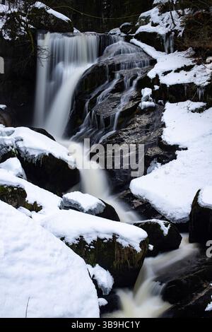 Triberg Wasserfälle im Winter, Deutschlands höchste Wasserfälle in Triberg, Baden-Württemberg, Deutschland Stockfoto