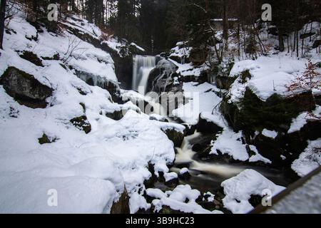 Triberg Wasserfälle im Winter, Deutschlands höchste Wasserfälle in Triberg, Baden-Württemberg, Deutschland Stockfoto