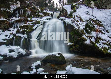 Triberg Wasserfälle im Winter, Deutschlands höchste Wasserfälle in Triberg, Baden-Württemberg, Deutschland Stockfoto