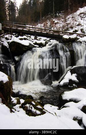 Triberg Wasserfälle im Winter, Deutschlands höchste Wasserfälle in Triberg, Baden-Württemberg, Deutschland Stockfoto