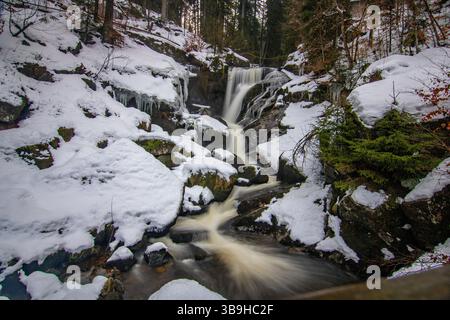 Triberg Wasserfälle im Winter, Deutschlands höchste Wasserfälle in Triberg, Baden-Württemberg, Deutschland Stockfoto