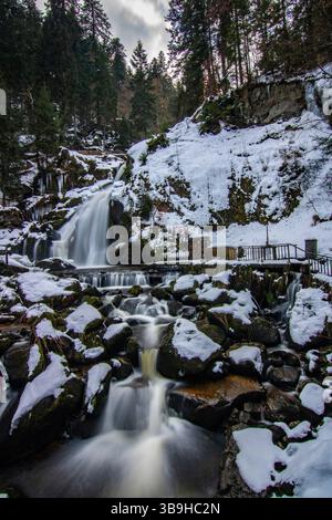 Triberg Wasserfälle im Winter, Deutschlands höchste Wasserfälle in Triberg, Baden-Württemberg, Deutschland Stockfoto