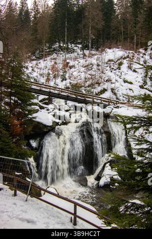Triberg Wasserfälle im Winter, Deutschlands höchste Wasserfälle in Triberg, Baden-Württemberg, Deutschland Stockfoto
