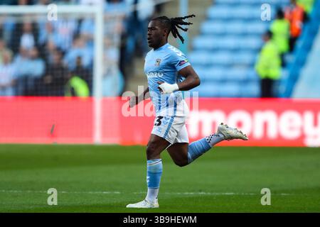Coventry, Großbritannien. Mai 2025. Brandon Thomas-Asante von Coventry City während des Halbfinalspiels der Sky Bet Championship Palyoff Coventry City gegen Sunderland in der Coventry Building Society Arena, Coventry, Vereinigtes Königreich, 9. Mai 2025 (Foto: Gareth Evans/News Images) in Coventry, Vereinigtes Königreich am 9. Mai 2025. (Foto: Gareth Evans/News Images/SIPA USA) Credit: SIPA USA/Alamy Live News Stockfoto