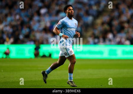 Coventry, Großbritannien. Mai 2025. Milan van Ewijk von Coventry City während des Halbfinalspiels der Sky Bet Championship Palyoff Coventry City gegen Sunderland in der Coventry Building Society Arena, Coventry, Vereinigtes Königreich, 9. Mai 2025 (Foto: Gareth Evans/News Images) in Coventry, Vereinigtes Königreich am 9. Mai 2025. (Foto: Gareth Evans/News Images/SIPA USA) Credit: SIPA USA/Alamy Live News Stockfoto