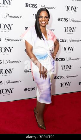 Mai 2025, New York, New York, Vereinigte Staaten: Audra McDonald nominiert für die beste Leistung einer Schauspielerin, Hauptrolle, Musical nimmt an Treffen der 2025 78. Jährlichen TONY-Nominierten im Sofitel Hotel in New York am 8. Mai 2025 (Credit Image: © Lev Radin/Pacific Press via ZUMA Press Wire) NUR ZUR REDAKTIONELLEN VERWENDUNG! Nicht für kommerzielle ZWECKE! Stockfoto