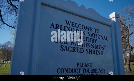 WASHINGTON DC, USA - 08. APRIL 2017 - Willkommensschild auf dem Arlington National Cemetery, Washington DC, zum Gedenken an gefallene Helden Stockfoto