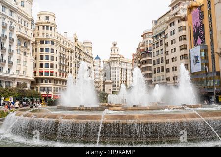 Brunnen am Plaza del Ayuntamiento in Valencia Stockfoto