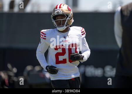 Mai 2025; Santa Clara, CA, USA; San Francisco 49ers Cornerback Upton Stout (20) joggt während des 49ers Rookie Minicamps im SAP Performance Center neben Levi’s Stadium. Foto: Stan Szeto - Bild des Sports Stockfoto
