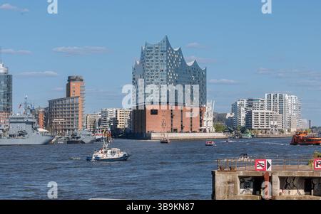 Hamburg, Deutschland. Mai 2025. Blick auf die Elbphilharmonie in der Hafencity. Quelle: Markus Scholz/dpa/Alamy Live News Stockfoto