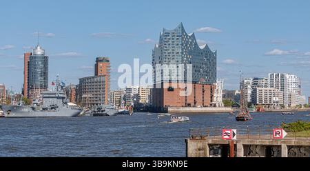 Hamburg, Deutschland. Mai 2025. Blick auf die Elbphilharmonie in der Hafencity. Quelle: Markus Scholz/dpa/Alamy Live News Stockfoto