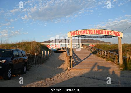 Eintritt zum Avon Pier an den Outer Banks von North Carolina. Stockfoto