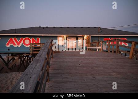 Eintritt zum Avon Pier an den Outer Banks von North Carolina. Stockfoto