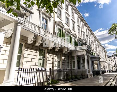 Georgianische und frühe viktorianische Reihenhäuser in Belgravia und Kensington. Stockfoto