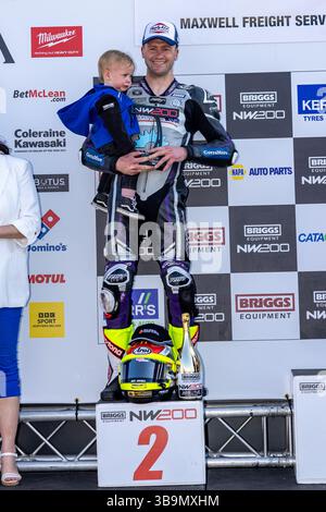 Portstewart, Großbritannien. Mai 2025. Richard Cooper Yamaha (KMR Kawasaki) gewann Rennen 1 (Maxwell Freight Services SuperTwin) bei der NorthWest200. 2. War Adam McClean auf einer Yamaha (Flintwick Motercycling/SMV). Der dritte Platz war Jeremy McWilliams Riding a Aprilia (JMCC RACING) Credit: Bonzo/Alamy Live News Stockfoto