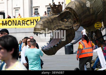 Trafalgar Square, London, Großbritannien. Mai 2025. Antimonarchisten halten den Tag der Republik auf dem Trafalgar Square ab. Quelle: Matthew Chattle/Alamy Live News Stockfoto