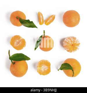 Nahtloses Weihnachtsmuster mit Mandarinen oder Mandarinen. Isoliert auf weiß mit Beschneidungspfad. Draufsicht oder flach Stockfoto