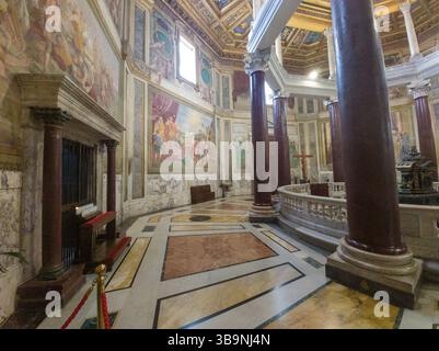 EINE INNENANSICHT DES BAPTISTERIUMS VON SAN GIOVANNI IN LATERANO Stockfoto