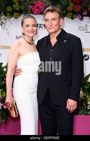 Anne Ratte-Polle und Oliver Masucci bei der 75. Verleihung des Deutschen Filmpreises 2025 im Theater am Potsdamer Platz. Berlin, 09.05.2025 *** Anne Ratte Polle und Oliver Masucci beim 75. Deutschen filmpreis 2025 im Theater am Potsdamer Platz Berlin, 09 05 2025 Foto:Xn.xKubelkax/xFuturexImagex filmpreis 5806 Stockfoto