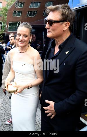 Anne Ratte-Polle und Oliver Masucci bei der Ankunft zur 75. Verleihung des Deutschen Filmpreises 2025 im Theater am Potsdamer Platz. Berlin, 09.05.2025 *** Anne Ratte Polle und Oliver Masucci bei der 75. Verleihung des Deutschen filmpreises 2025 im Theater am Potsdamer Platz Berlin, 09 05 2025 Foto:XM.xWehnertx/xFuturexImagex filmpreis 6192 Stockfoto