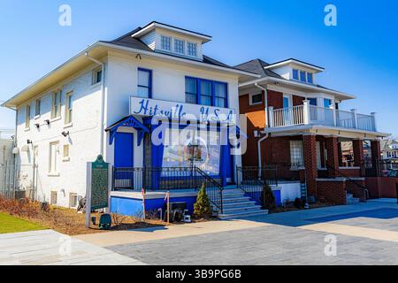 Detroit, MI, USA - 22.04.2025: Foto des berühmten blauen Motown Museum Gebäudes in Detroit, Michigan, mit dem berühmten „Hitsville U.S.A.“-Schild. Stockfoto