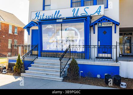Detroit, MI, USA - 22.04.2025: Foto des berühmten blauen Motown Museum Gebäudes in Detroit, Michigan, mit dem berühmten „Hitsville U.S.A.“-Schild. Stockfoto