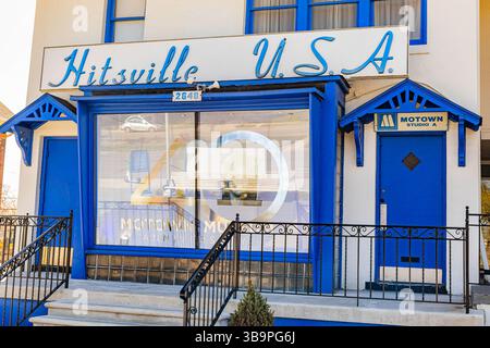 Detroit, MI, USA - 22.04.2025: Foto des berühmten blauen Motown Museum Gebäudes in Detroit, Michigan, mit dem berühmten „Hitsville U.S.A.“-Schild. Stockfoto