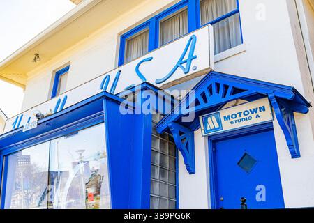 Detroit, MI, USA - 22.04.2025: Foto des berühmten blauen Motown Museum Gebäudes in Detroit, Michigan, mit dem berühmten „Hitsville U.S.A.“-Schild. Stockfoto