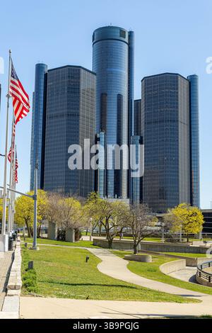 Detroit, MI, USA - 22.04.2025: Foto vom General Motors Renaissance Center in der Innenstadt von Detroit, Michigan. Stockfoto
