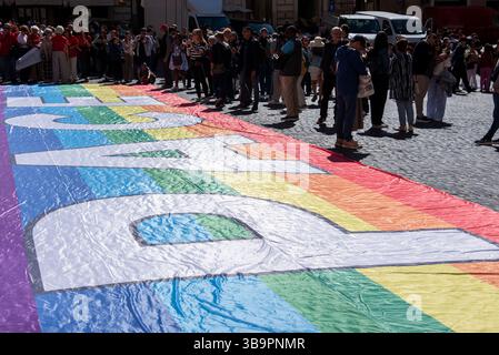 Rom, Italien. Mai 2025. In der Photo Peace Flag. NUR REDAKTIONELLE VERWENDUNG! NICHT FÜR KOMMERZIELLE ZWECKE! Stockfoto