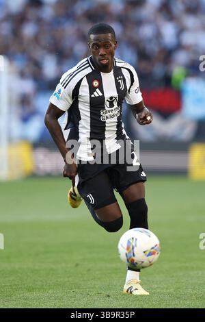 Rom, Italien. Mai 2025. Timothy Weah von Juventus in Aktion während des italienischen Meisterschaftsspiels Serie A zwischen SS Lazio und Juventus FC am 10. Mai 2025 im Stadio Olimpico in Rom. Quelle: Federico Proietti / Alamy Live News Stockfoto