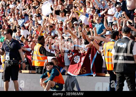 Vitality Stadium, Boscombe, Dorset, Großbritannien. Mai 2025. AFC Bournemouth gegen Aston Villa; Watkins of Aston Villa feiert, nachdem er in der 6. Minute 45 1-0 Punkte erzielte. Credit: Action Plus Sports/Alamy Live News Stockfoto