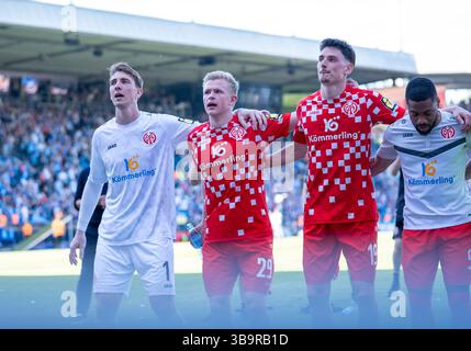 Lasse Riess (FSV Mainz 05, #1), Jonathan Burkardt (FSV Mainz 05, #29) und Anthony Caci (FSV Mainz 05, #19) VfL Bochum - FSV Mainz 05, 10.05.2025 Fussball, 1. Bundesliga, vonovia Ruhrstadion, Bochum die DFL-Vorschriften verbieten die Verwendung von Fotografien als Bildsequenzen und/oder Quasi-Video. Stockfoto